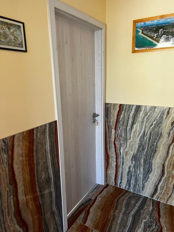 One-Bedroom Apartment image 2