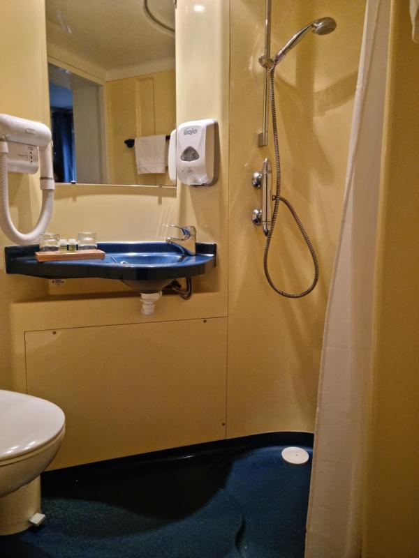 Double or Twin Room image 3