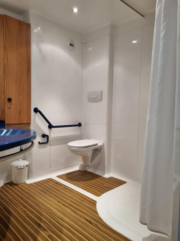 Twin Room - Disability Access image 3