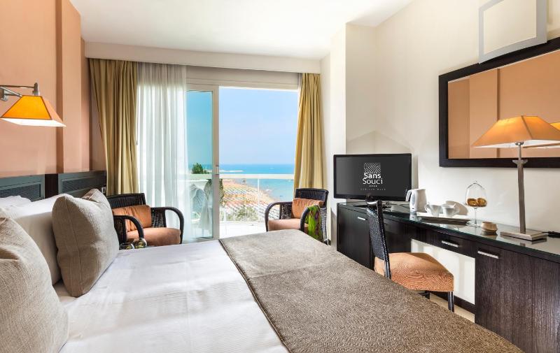 Double or Twin Room with Partial Sea View image 1