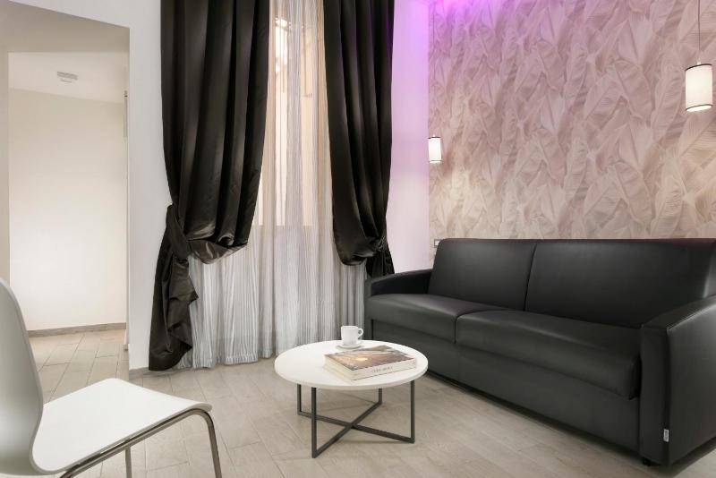 Superior Triple Room image 3