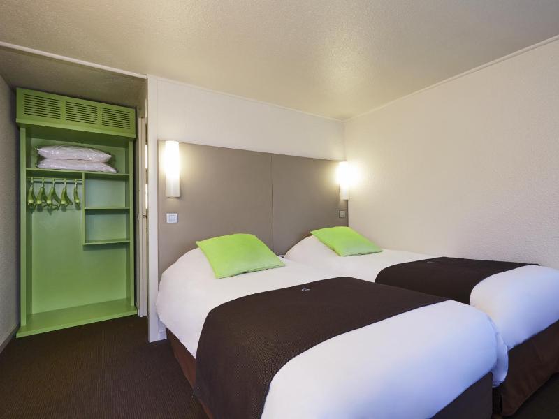 Standard Twin Room image 3