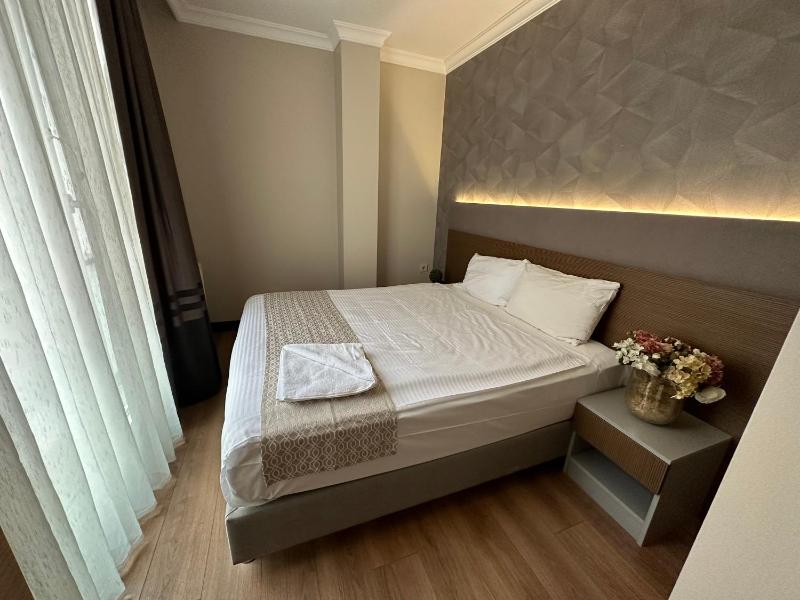 Deluxe Double Room image 4