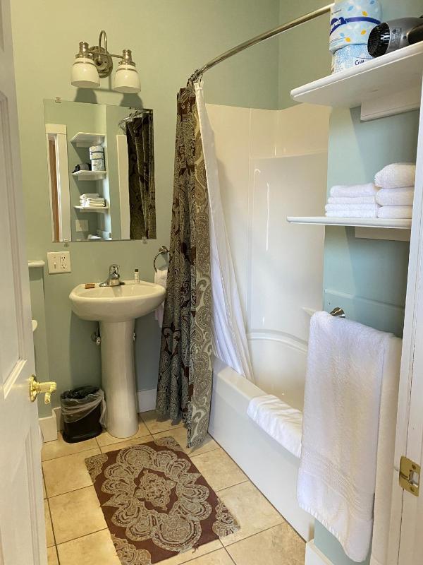 Budget Double Room image 4