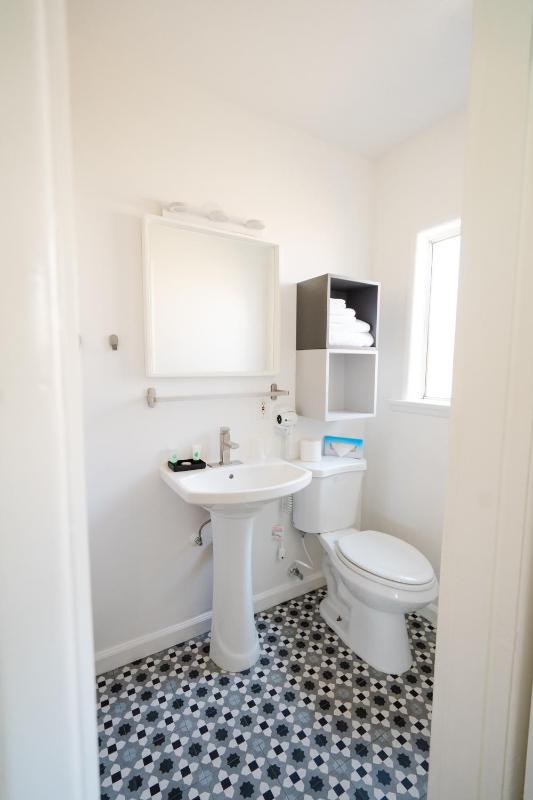 Standard Queen Room image 2