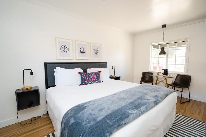 Standard King Room image 1