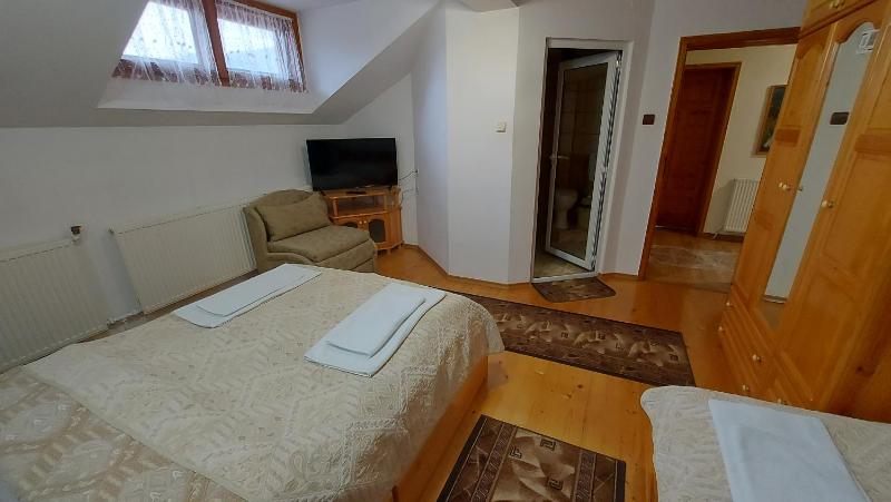 Classic Triple Room image 2