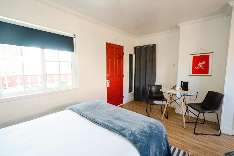 Standard Double Room image 4