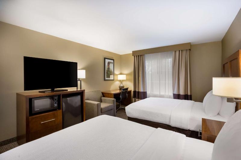 Queen Rooms with Two Queen Beds image 3
