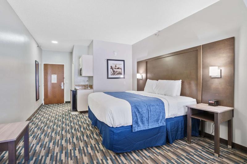 King Suite with Two King Beds - Non-Smoking image 4