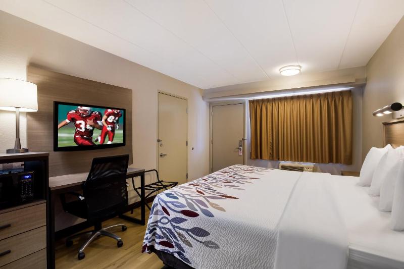Deluxe King Room Smoke Free image 3
