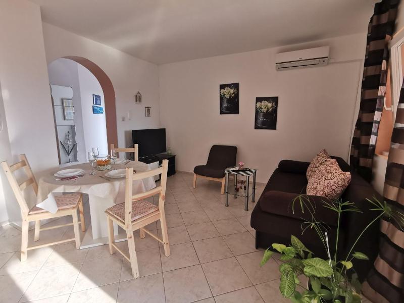 One-Bedroom Apartment with Terrace and Sea View image 1