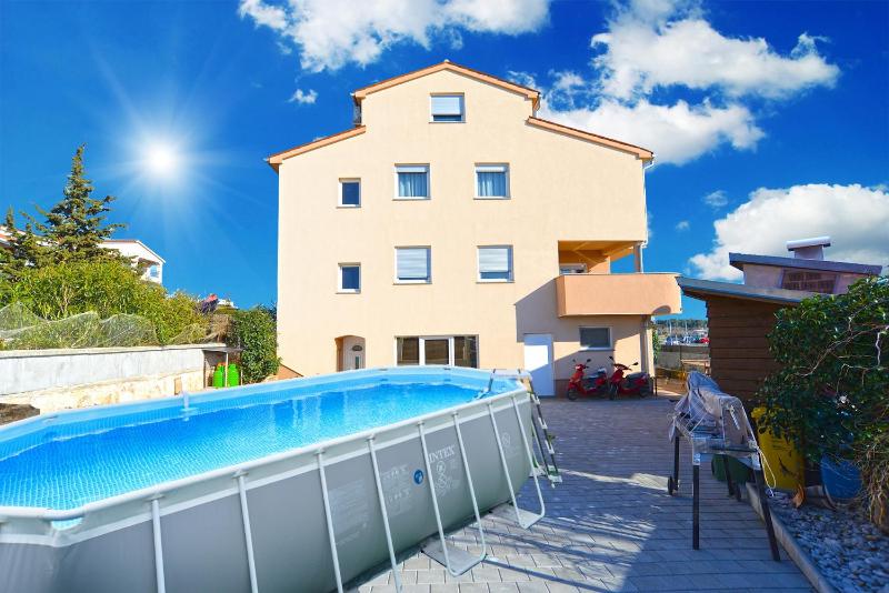 Family-friendly apartments with swimming pool Vodnjan Fazana - 21040 - image 1