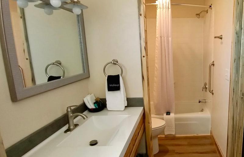 Deluxe Double Room image 3