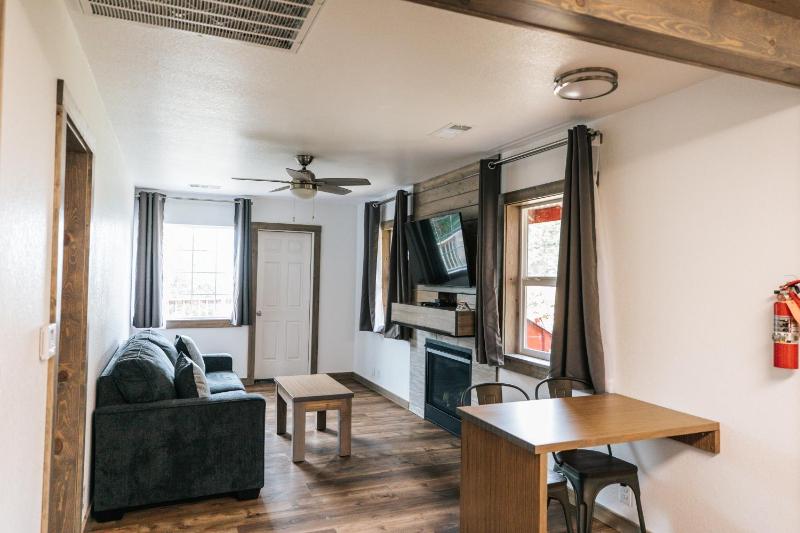 One Bedroom King Cottage with Fireplace image 1
