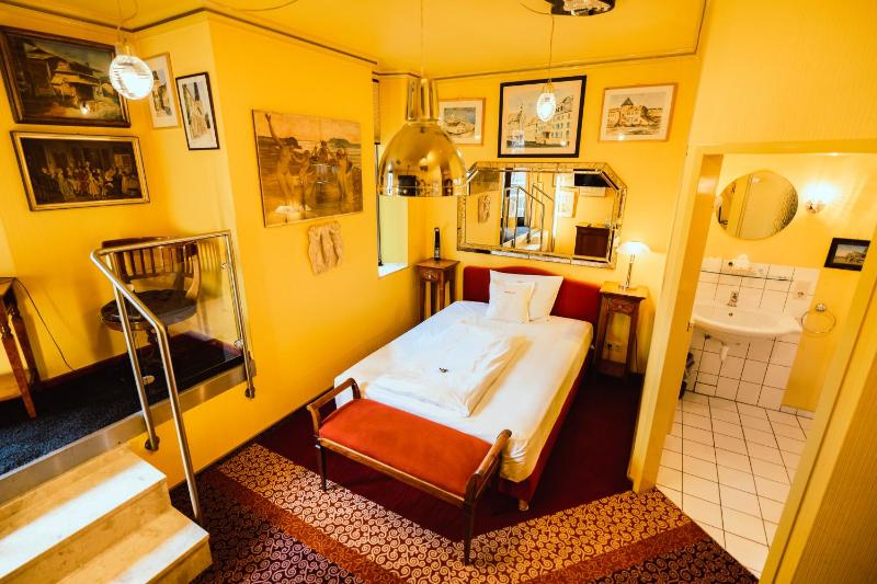Single Room image 1