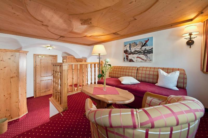 One-Bedroom Suite with Bath image 4
