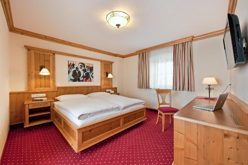 One-Bedroom Suite with Bath image 3