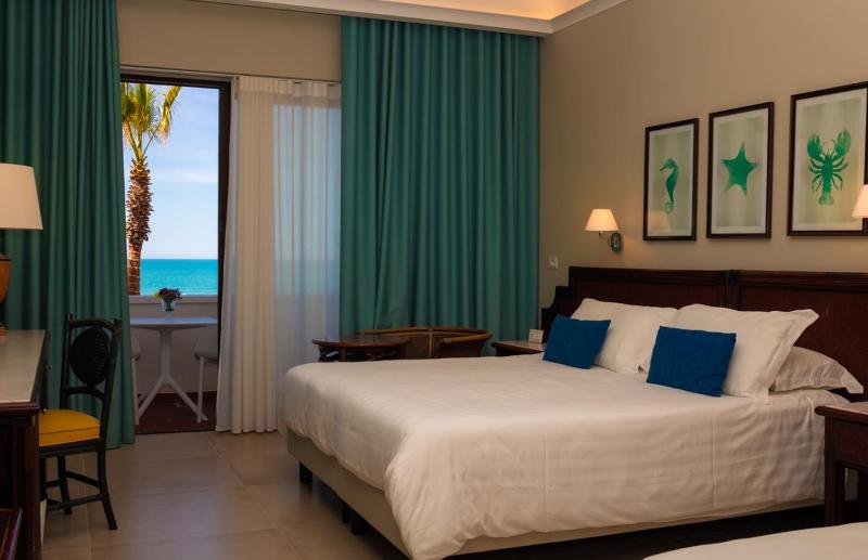 Deluxe Double Room with Sea View image 1