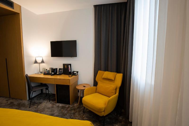 Standard Single Room image 4