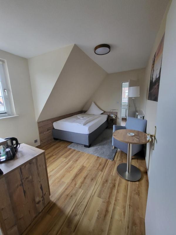 Single Room image 3