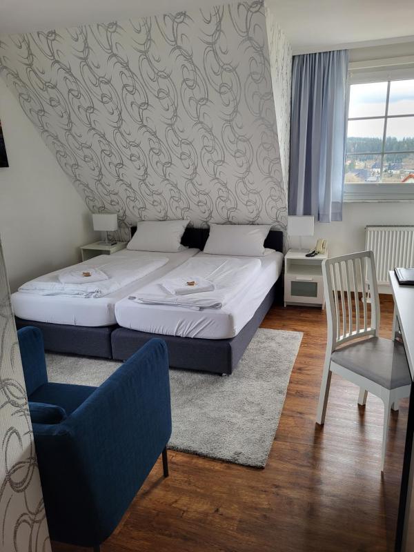 Double Room image 3