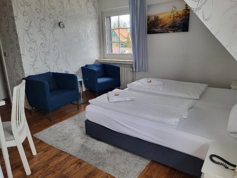 Double Room image 4