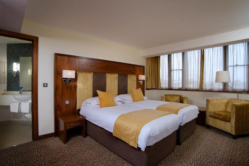 Standard Double/Twin Room image 3