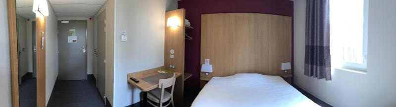Double Room image 3