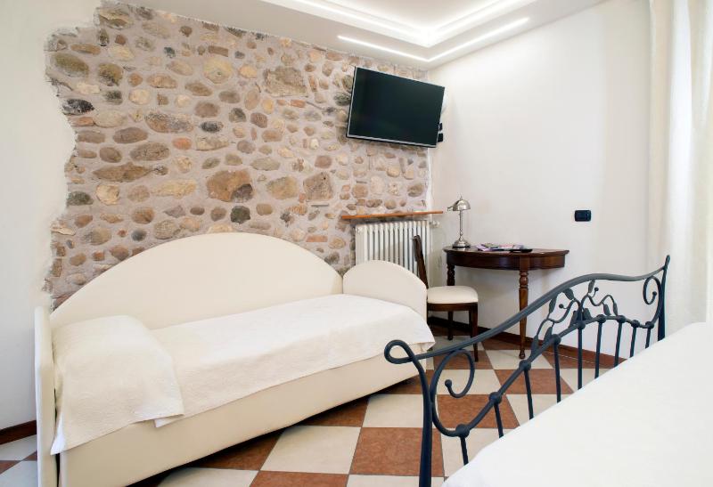 Triple Room image 1