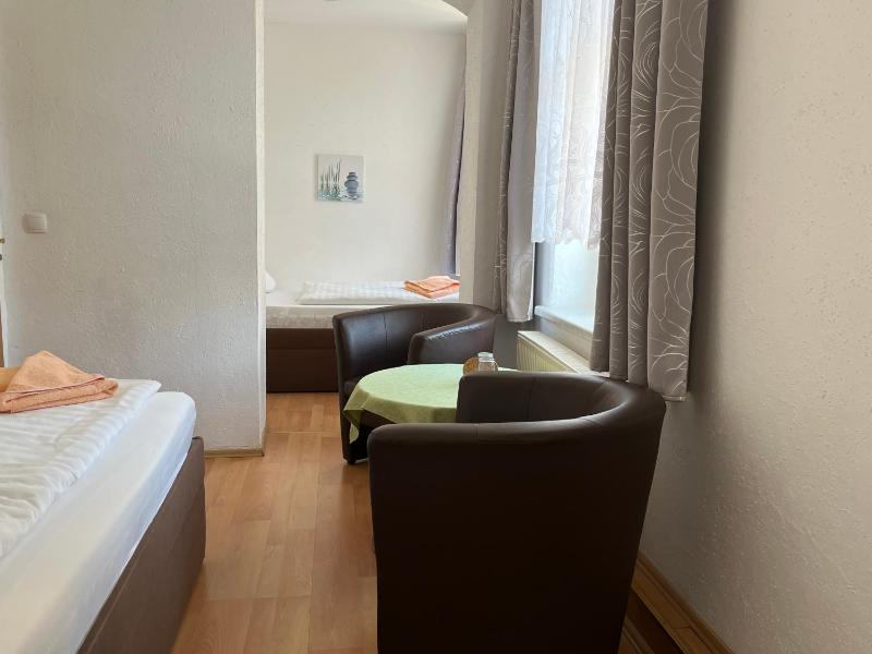 Twin Room image 2