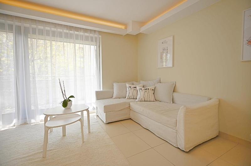 Victus Sunny Apartments with Parking by Noclegi Renters - image 10