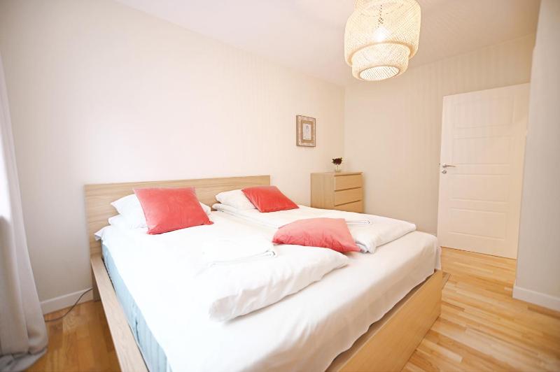 Victus Sunny Apartments with Parking by Noclegi Renters - image 11