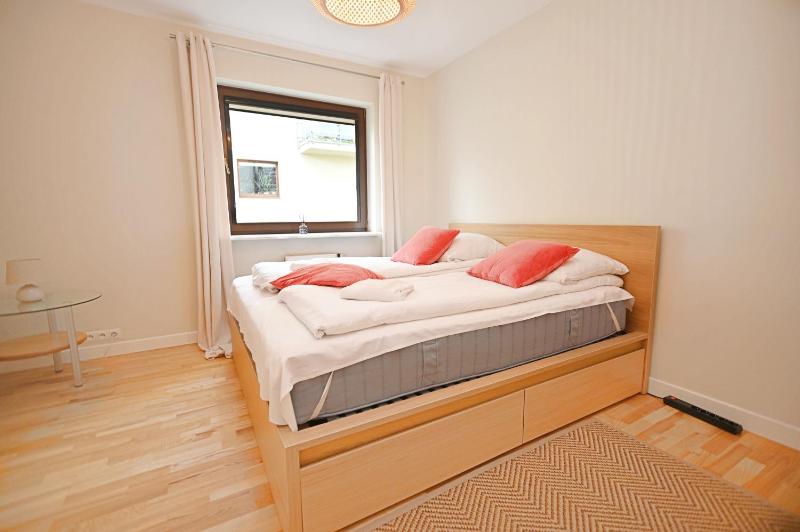 Victus Sunny Apartments with Parking by Noclegi Renters - image 5