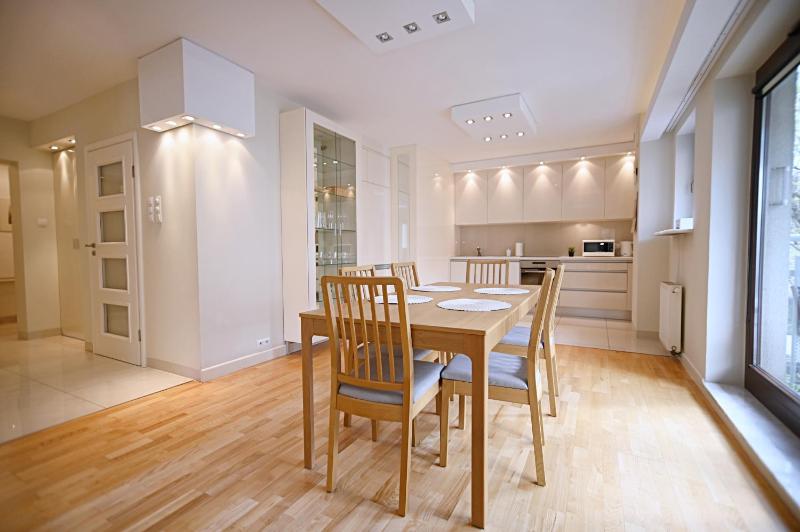 Victus Sunny Apartments with Parking by Noclegi Renters - image 4