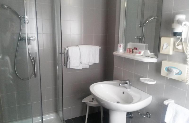 Economy Double Room image 2