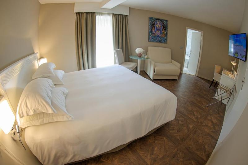 Comfort Triple Room image 3