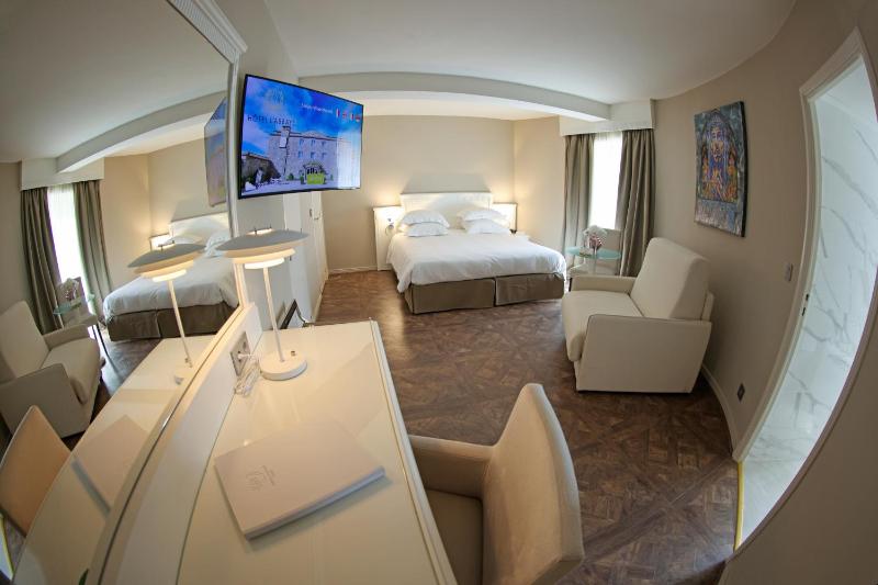 Comfort Triple Room image 4