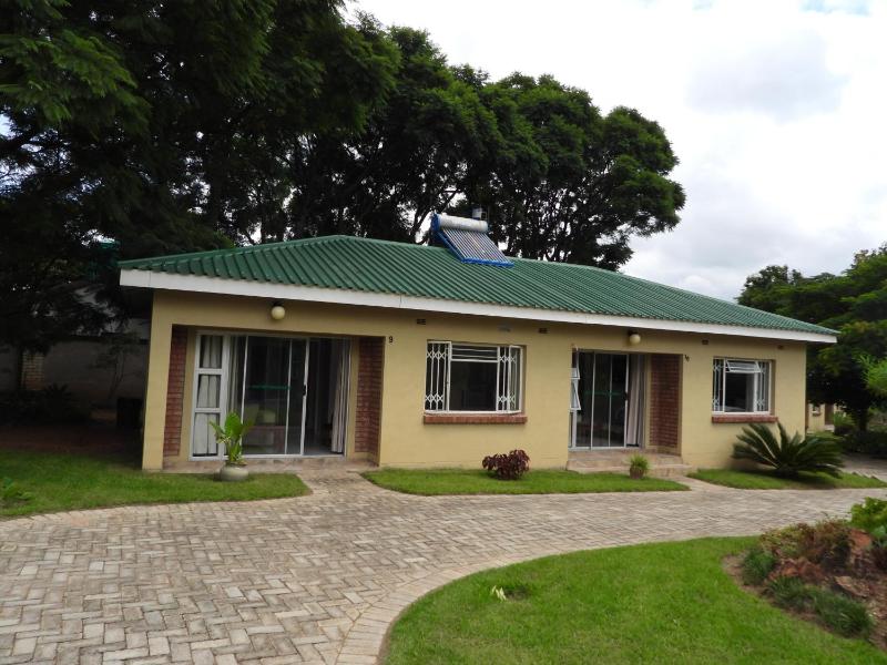 2 bedroomed apartment with en-suite and kitchenette - 2071 - image 6