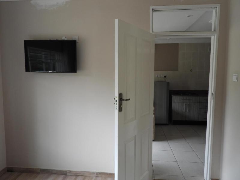2 bedroomed apartment with en-suite and kitchenette - 2071 - image 11