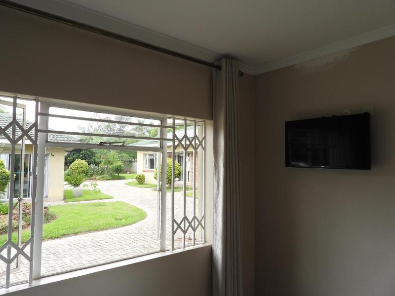 2 bedroomed apartment with en-suite and kitchenette - 2071 - image 5