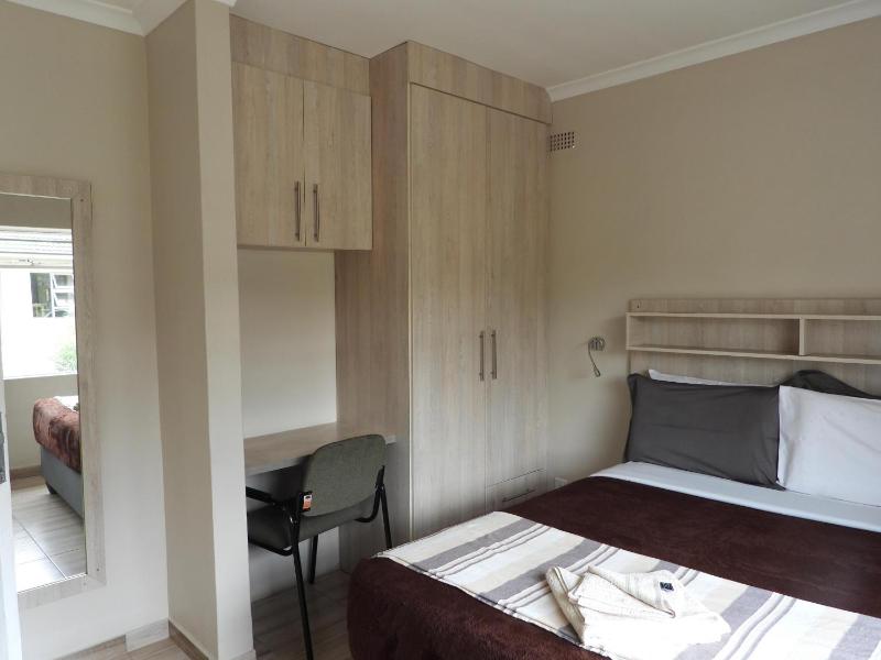 2 bedroomed apartment with en-suite and kitchenette - 2071 - image 9
