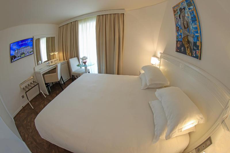 Superior Room with Sea View image 2