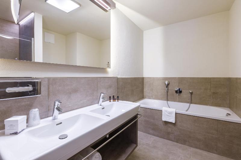 Three-Bedroom Suite image 4