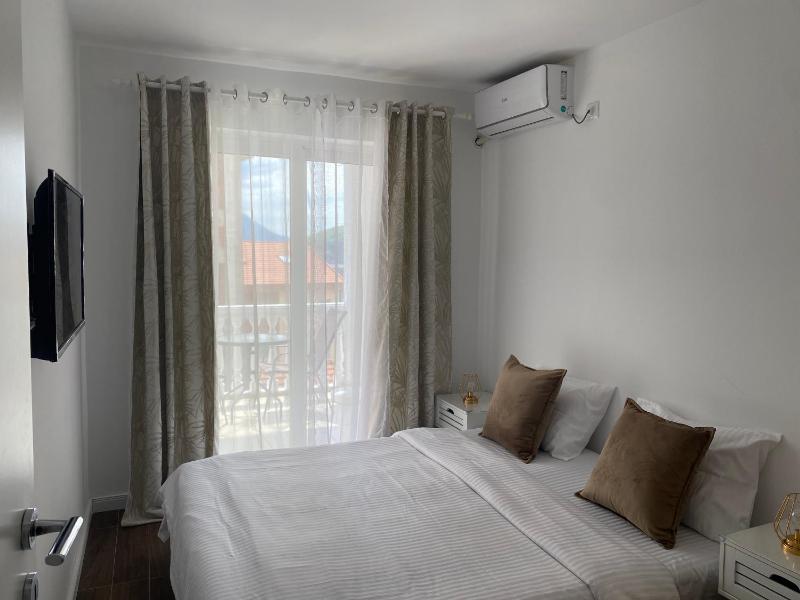 Double Room with Private External Bathroom image 1