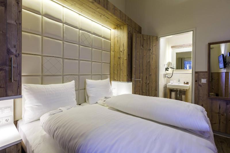 Three-Bedroom Penthouse Apartment image 2