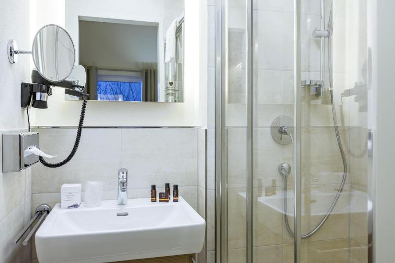 Three-Bedroom Penthouse Apartment image 3
