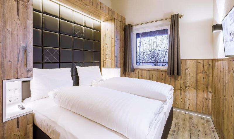 Four-Bedroom Penthouse Apartment image 4