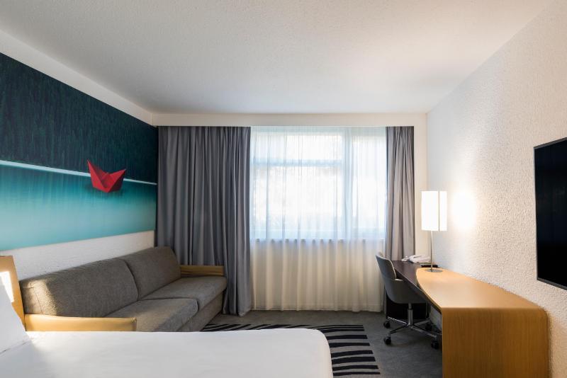 Classic Double Room with Sofa Bed image 4