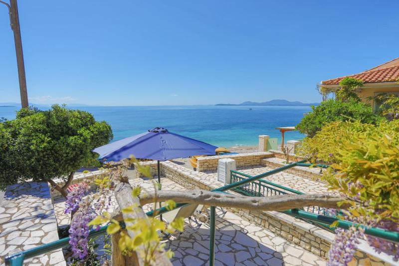 Kaminaki Beachfront Apartments - image 31